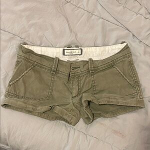 Abercrombie & Fitch Khaki Women Cargo Shorts
